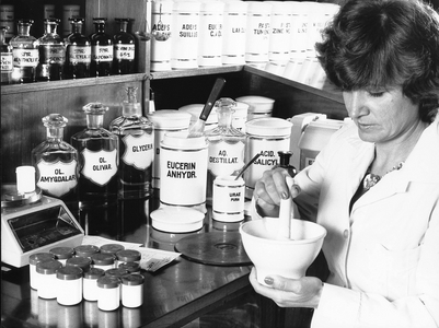 Pharmacist, 1986 (photo)