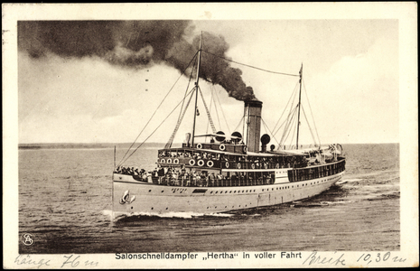 Salon fast steamer Hertha in full speed