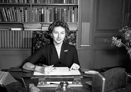 Skaugum 19541126. Princess Astrid photographed at Skaugum. Here we see her sitting …, 1954 (photo)