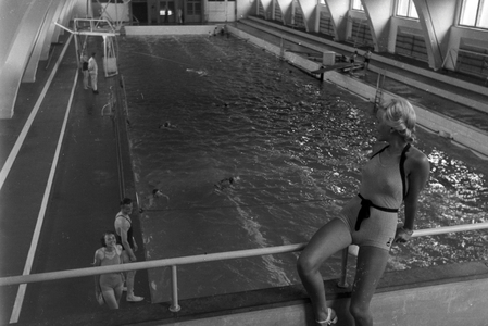 Swimmers in the Hallenbad Heslach swimming pool, Stuttgart, 1930s (b/w photo)