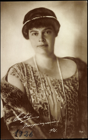 Ak Crown Princess Cecilie of Prussia, pearl necklace, hair bow (b/w photo)