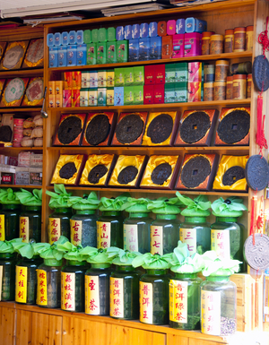 China: Tea shop, Lijiang Old Town, Yunnan Province