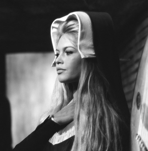 On set, Brigitte Bardot in Famous love affair, 1961 (b/w photo)