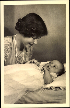 Ak Crown Princess Friederike of Greece with Princess Sophia (b/w photo)