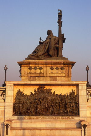 India: Queen Victoria  (1819-1901), Empress of India, in front of the Victoria Memorial Hall, Kolkata (Calcutta), West Bengal