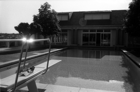 Swimming pool behind the palace of King Juan Carlos I of Spain in ..., 1976 (photo)