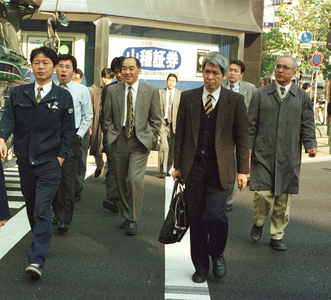 Businessmen in Tokyo 1999 (photo)