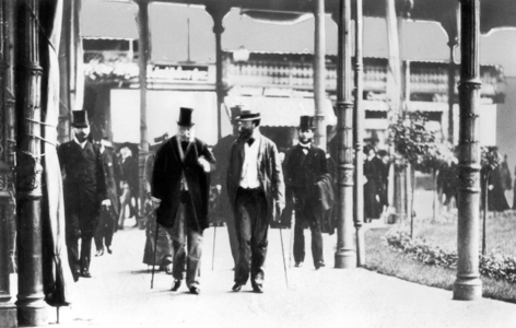 King William I. on the spa promenade in Bad Ems, 1870 (b/w photo)