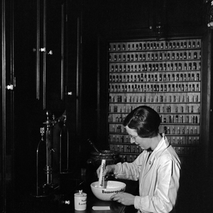 A female pharmacist mixing and producing a homoeopathic medicine, Germany 1930s (b/w photo)