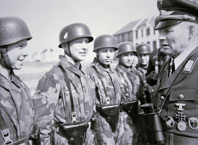 General Ramcke in Tunisia visiting the German paratroops he commanded in Crete in 1941 (b/w photo)