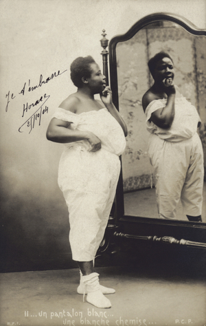 Black woman reflected in a mirror (photo)