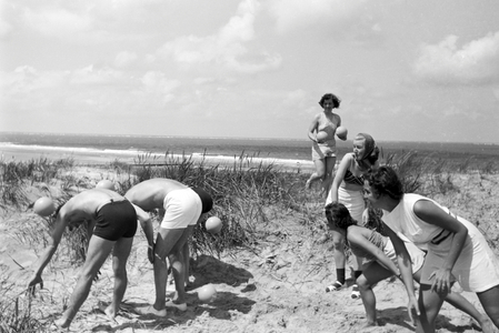 Vacations on Norderney, Germany 1930s (b/w photo)