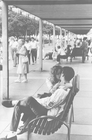 Dresden, historical, Prague Street, Atmosphere Lovers at a Bank, 20 06 …, 1985 (photo)