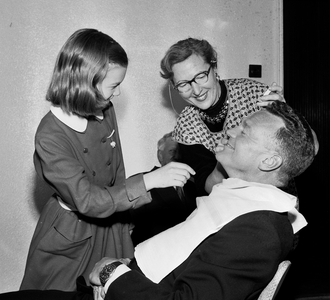 Oslo 19580413 The first week of regular test broadcasts on television from NRK starts. Here, the popular …, 1958 (photo)