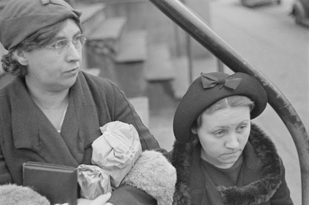 Bystanders in Bethlehem, Pennsylvania, 1936 (b/w photo)
