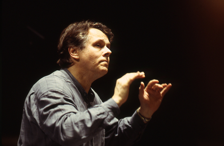 Mariss Janson conducting in Paris, 1998. Latvian conductor b. 14 January 1943-.