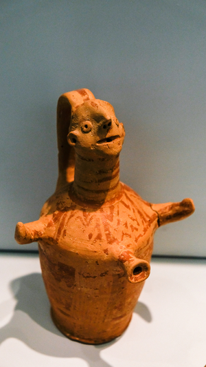 Container with human head, Crete, 9th - 7th B.C. (photo)