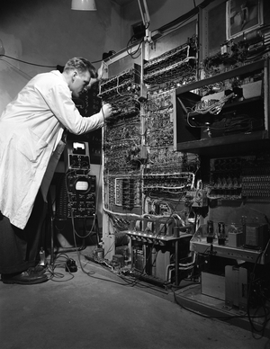 Oslo 1954 Nusse - Norway's first "computer"? Nusse is an electronic calculator as electrical engineers …, 1954 (photo)