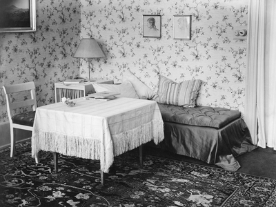 Teen room, 1935 (b/w photo)