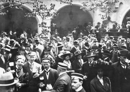 At the Courtyard of the Hofbraeuhaus in Munich, 1912
