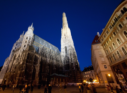 St. Stephen's Cathedral at night, Vienna (Wien), Austria (photo)