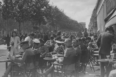 German soldiers in Paris, 1940 (b/w photo)