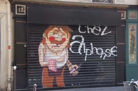 9554N Tag grafittis sur rideau d un boutique RUE ST BERNARD PARIS 11th April 2010