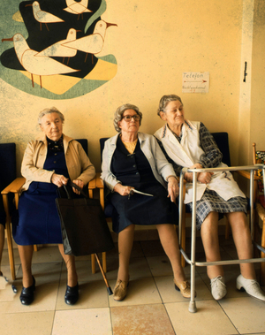 Places and events in 1977 80 Ruhr senior citizens in retirement home ca 1979 80 NRW - 1979 Eiuropa,Deutschland,Ruhrgebiet,Dortmund,Essen,Arbeiter,Angestellte,Protest,Demonstration,Arbeitsplätze,Produktion,Personen,Persönlichkeit, …, 1979 (photo)