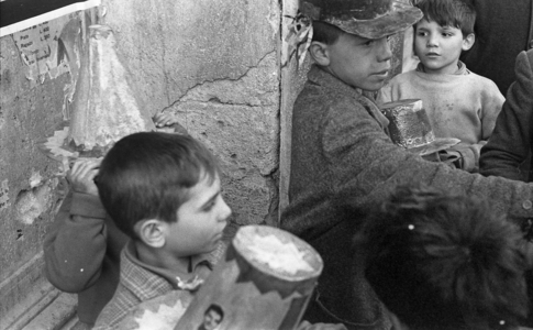 PAPER HATS FOR CHILDREN, Crotone, 1957 (photo)
