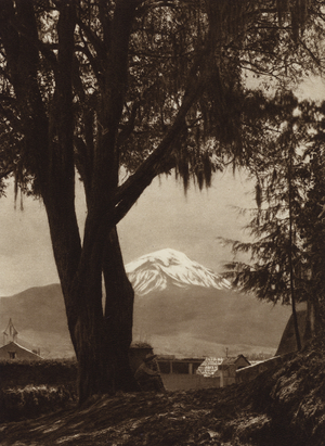 Mexico: Popocatepetl, visto desde Amecameca (b/w photo)