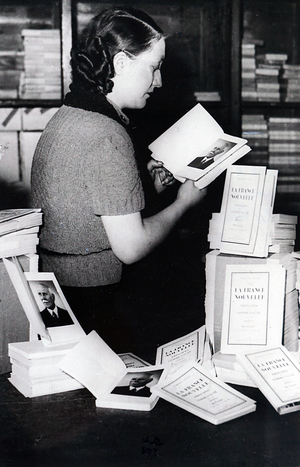 A bookshop selling copies of 'La France nouvelle'