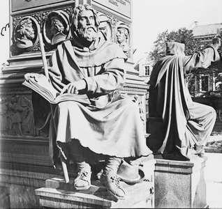 The itinerant preacher Petrus Waldus as a sculpture of the Martin Luther memorial in the city of Worms