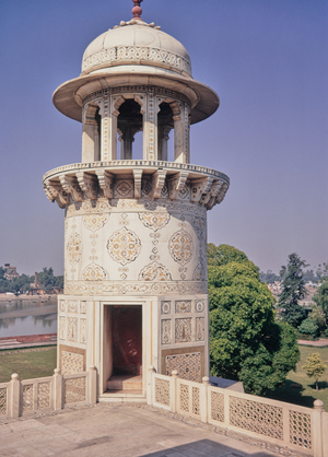 Minaret, Tomb of Itimad-ud-Daula, Baby Taj, Agra, India, 1971 (photo)