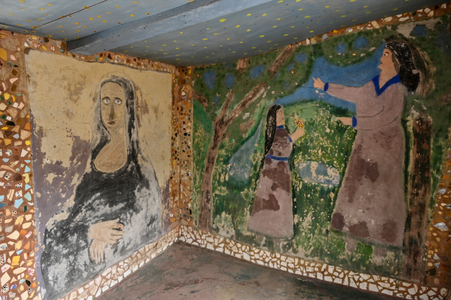 Raw Art, The Covered passage with Joconde in the House of Picassiette, Chartres, Eure-et-Loir, France, 2025 (photo)