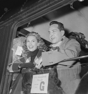 French actress Martine Carol and her 1st husband Steve Crane leaving Paris for the USA, December 10, 1950 (b/w photo)