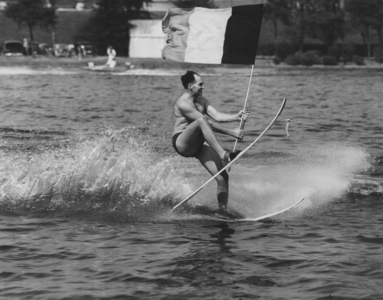 Water ski acrobatics, England, Great Britain, 1976 (photo)