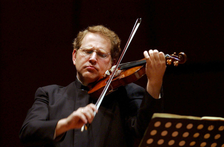 Concert performed by Shlomo Mintz on violin and Itamar Golan on piano at Auditorium Parco della Musica, Rome, 2002 (photo)