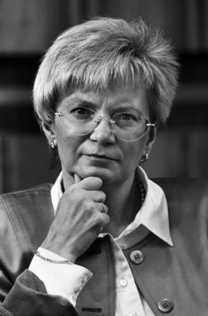 Gerda Hasselfeldt, 1990 (photo)