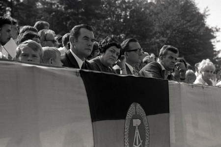 04 09 1971 Moritzburg District Dresden GDR Spectator at the stallion parade …, 1971 (photo)