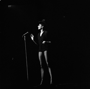 Zizi Jeanmaire, General rehearsal at the Alhambra 1961, (b/w photo)