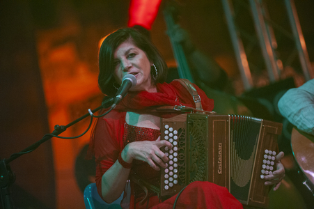 Ambrogio Sparagna's Popular Orchestra singer performing at Carpino Folk Festival, Puglia, Italy, 2014 (photo)