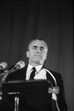 Jacques Chaban-Delmas stands for early presidential election, 1974 (photo)