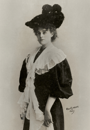 Portrait de l ecrivain Irlandaise Maud Miss Gonne  (photo)