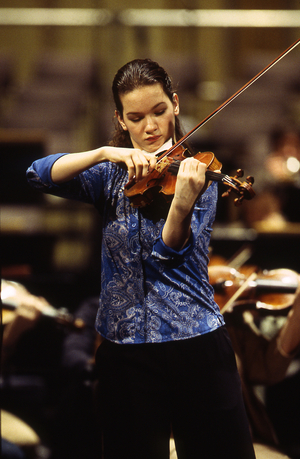 Hilary Hahn at the Theatre des Champs Elysées, Paris, 2002 (photo)