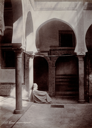 Moorish courtyard, Algeria, 1892 (photo)