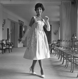 Mode Carven, evening dress, 1958 (photo)