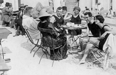 Bathers in the Familienbad Wannsee 1911