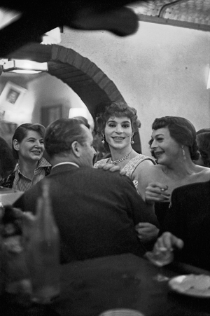 Transvestites in a bar on the Reeperbahn, Hamburg, Germany, 1951 (photo)