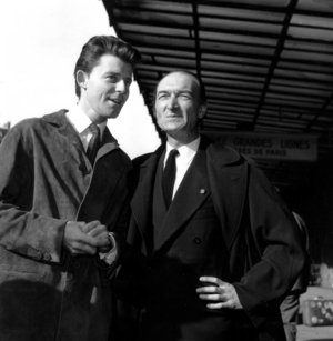 Jean Vilar and Actors of The Tnp Company (Here With Gerard Philipe) Back in Paris After Tour October 29, 1954 (b/w photo)