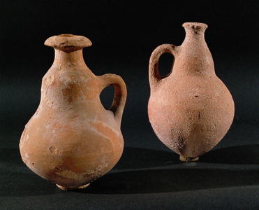 Small globular jugs (clay)